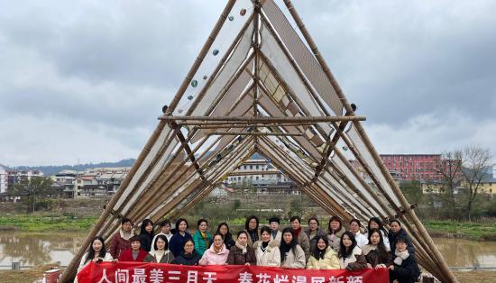 人間最美三月天，春花爛漫展新顏 市數據集團工會開展“3.8婦女節”主題DIY活動